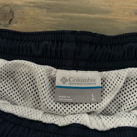 Navy blue Columbia men’s Omni shade swim trunks size lg - Picture 2 of 2